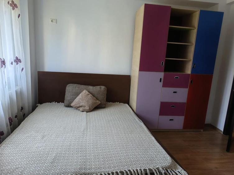 Apartament cu 3 camere semidecomandat în Militari