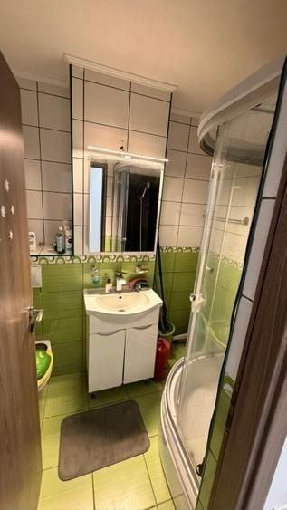 Apartament cu 5 camere decomandat, mobilat în Băneasa