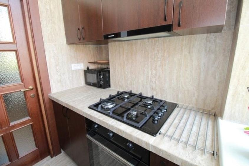 Apartament cu 2 camere semidecomandat, mobilat în Romană