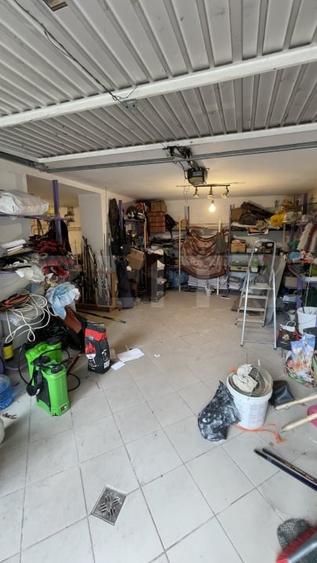 Casă individuală cu 6 camere cu Canalizare în Craiovei