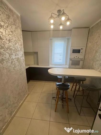 Apartament cu 3 camere decomandat în Tomis II