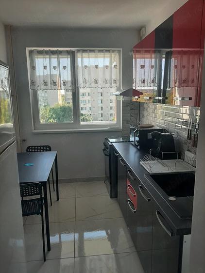 Apartament cu 2 camere semidecomandat în Berceni