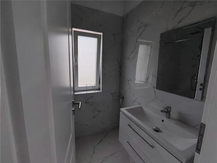 Duplex pe plan - canalizare - 4 camere - 3