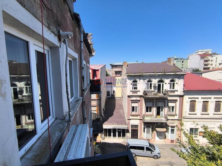 Apartament cu 3 camere semidecomandat în Peninsula