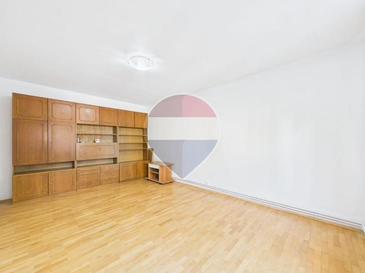 Apartament cu 3 camere decomandat, mobilat în Titan