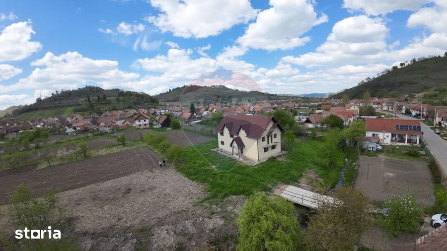 Casă cu 6 camere cu Teren 268 Mp în Moșna