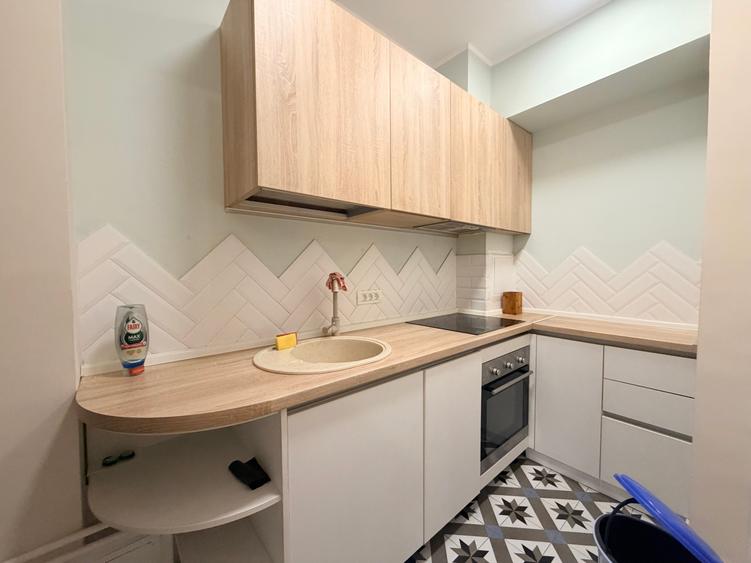 Apartament cu 2 camere semidecomandat în P-ța Victoriei