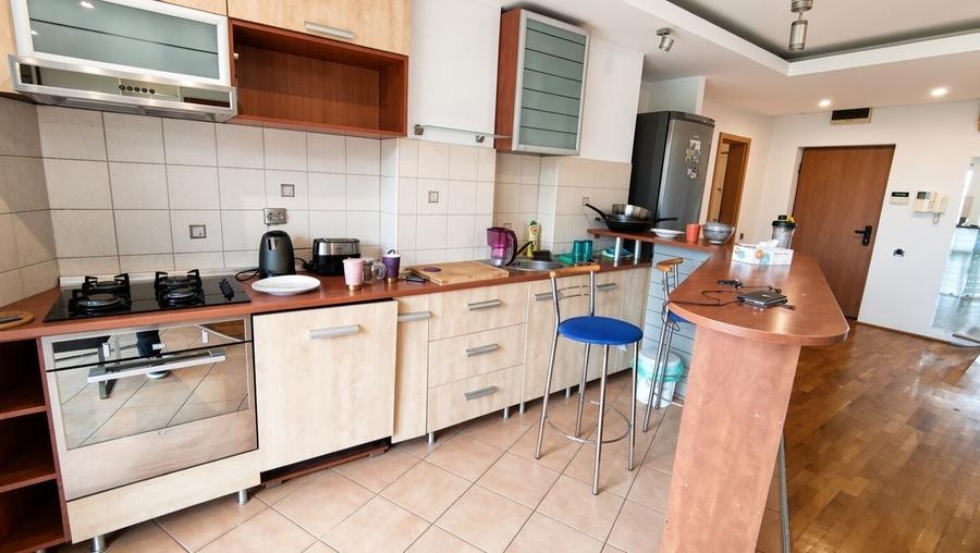 Apartament cu 2 camere semidecomandat, mobilat în Băneasa