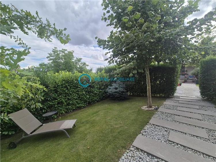 Duplex cu 5 camere cu Piscina în Păulești