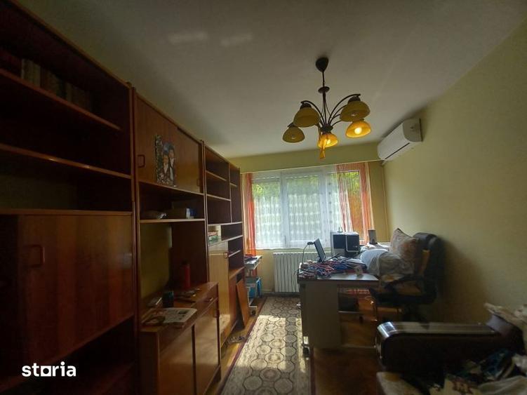 Apartament cu 3 camere decomandat în Republicii