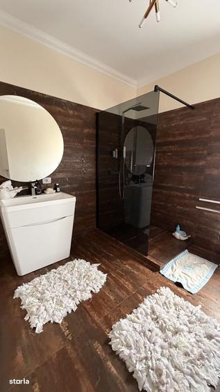 Casă cu 4 camere cu Teren 863 Mp în Vânători