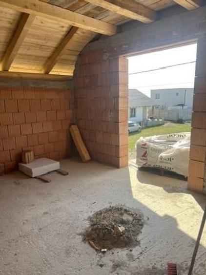 Casă individuală cu 4 camere cu Teren 300 Mp în Cihei