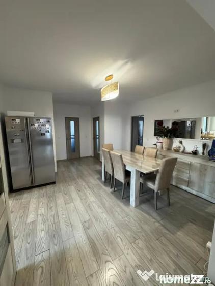 Casă cu 7 camere cu Teren 670 Mp în Săsar