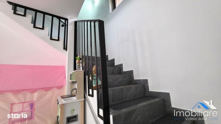 Casă cu 4 camere cu Teren 1711 Mp în Uric