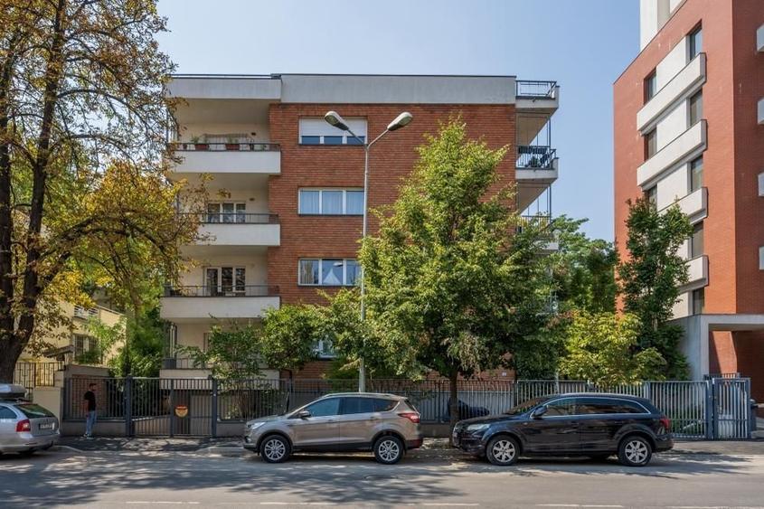Apartament cu 3 camere decomandat în Grădina Icoanei