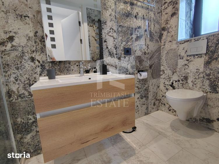 Apartament cu 3 camere decomandat în Piața