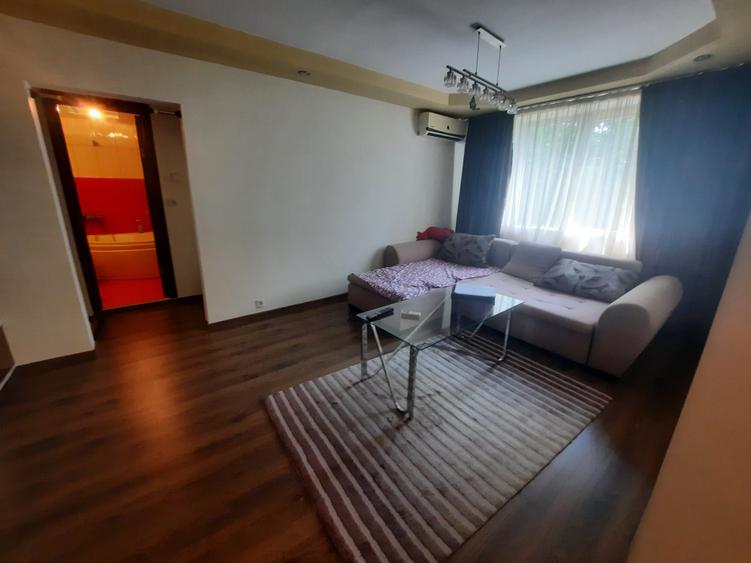 Apartament cu 3 camere semidecomandat în Ferentari