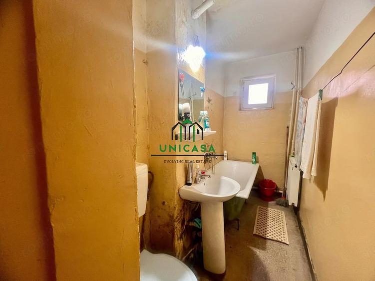 Apartament cu 3 camere semidecomandat în Căzănești (Râmnicu Vâlcea)