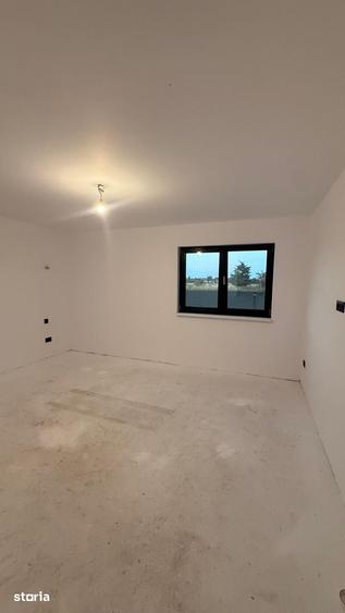 Casă cu 5 camere cu Teren 405 Mp în Crevedia