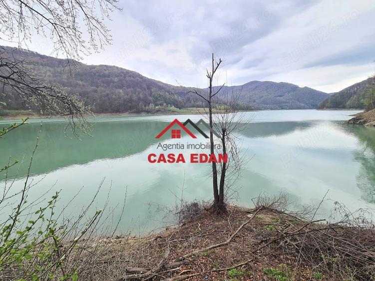 Teren de 1000 mp, în Teșila