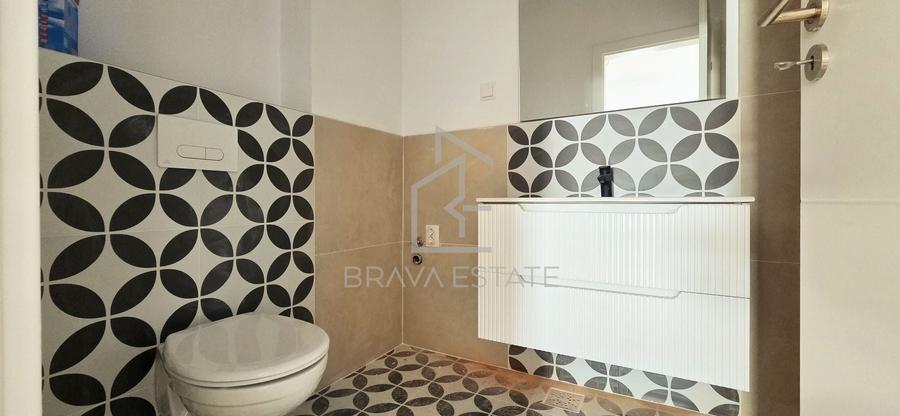 Apartament cu 3 camere semidecomandat în Florești