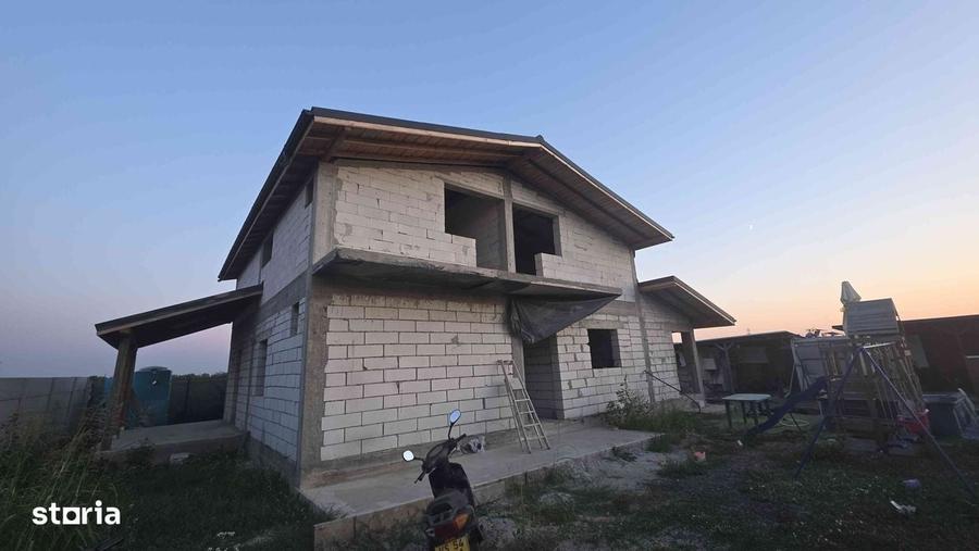 Casă cu 4 camere în Clinceni