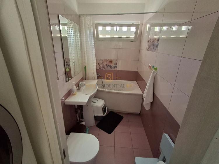 Apartament cu 3 camere semidecomandat în Berceni