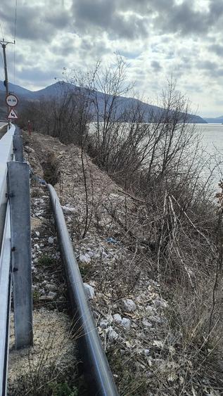 Teren de 1015 mp, în Svinița