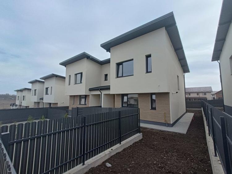 Duplex cu 4 camere cu Teren 250 Mp în Popas Păcurari
