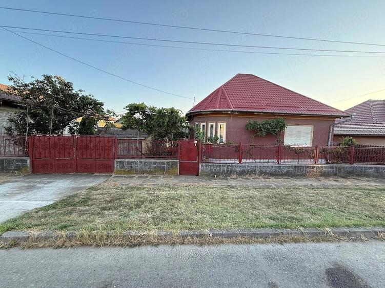Casă cu 3 camere cu Teren 1500 Mp în Central