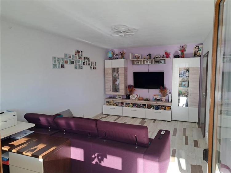 Apartament cu 3 camere decomandat, mobilat în Central