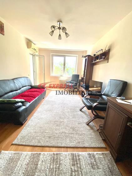 Apartament cu 3 camere decomandat în Dristor