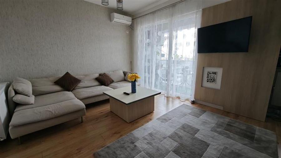 Apartament cu 3 camere decomandat, mobilat în 9 Mai