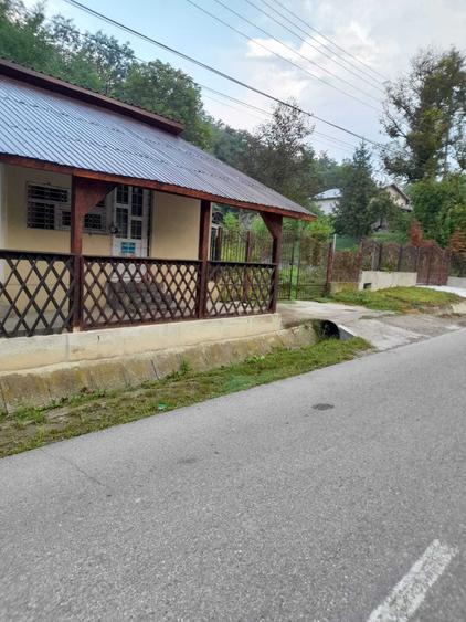 Casă cu 4 camere în Ariceștii Zeletin