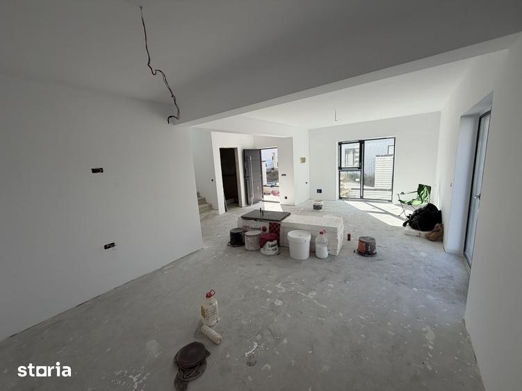 Casă cu 4 camere cu Teren 250 Mp în Central