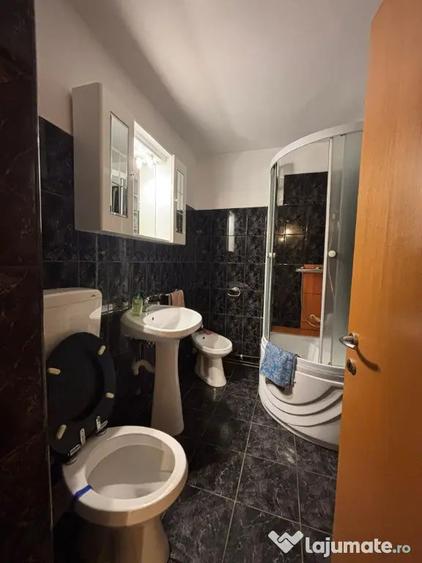 Apartament cu 3 camere decomandat, mobilat în Tomești