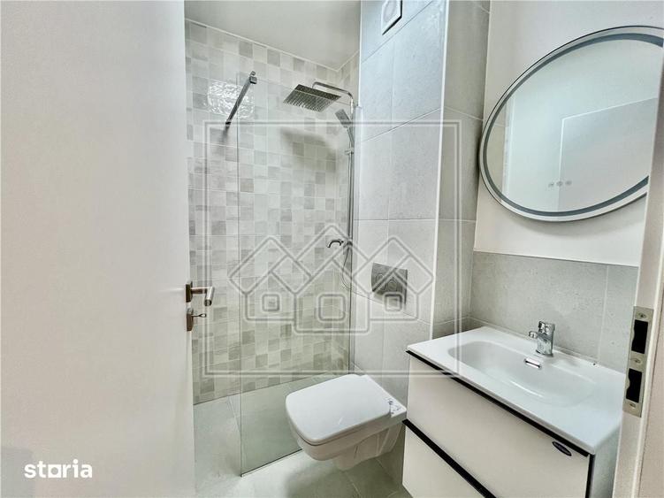 Apartament cu 3 camere decomandat în Cristian