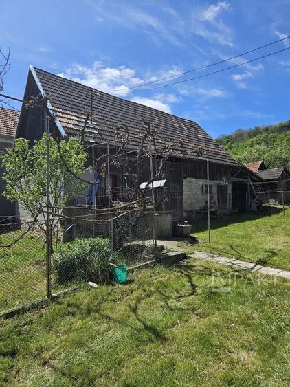 Casă individuală cu 3 camere cu Teren 3000 Mp în Petrindu