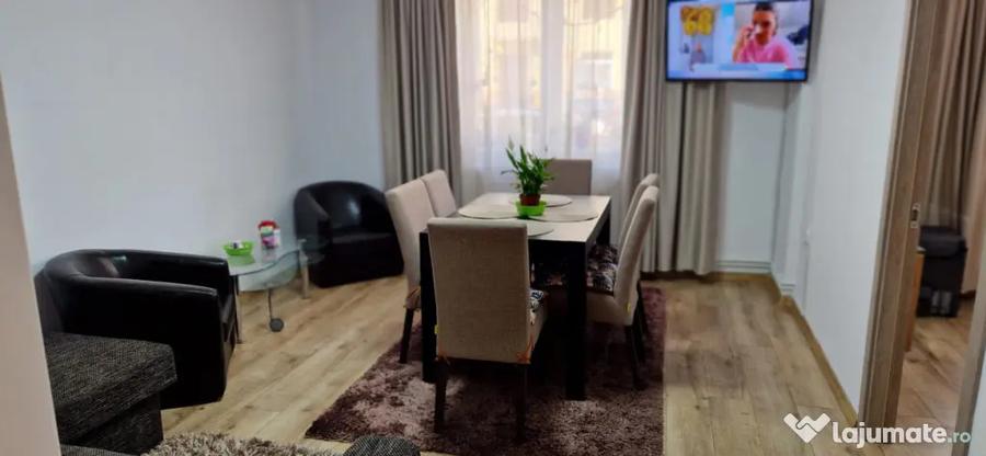 Apartament cu 3 camere semidecomandat în Central