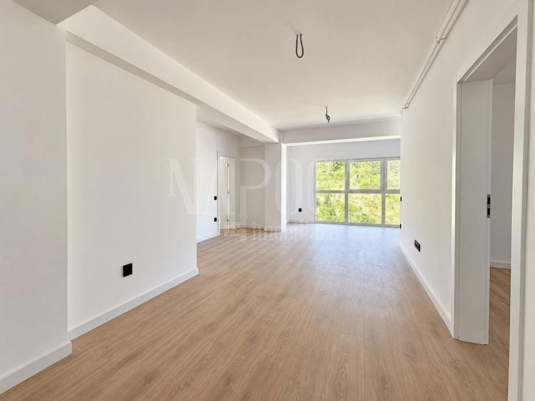 Apartament cu 3 camere semidecomandat în Florești