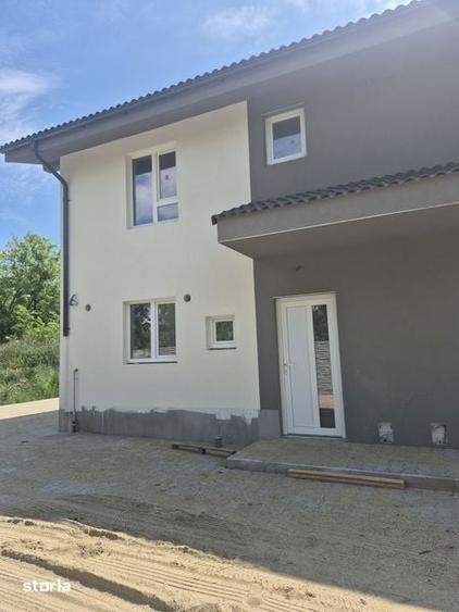 Casă cu 2 camere cu Teren 80 Mp în Giroc