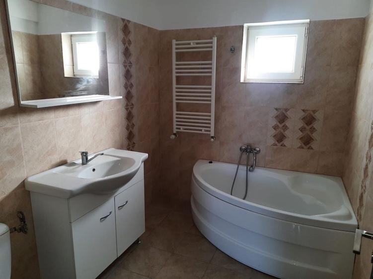 Apartament cu 4 camere decomandat în Corbeanca