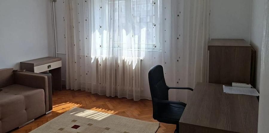 Apartament cu 2 camere decomandat în Hala Centrală