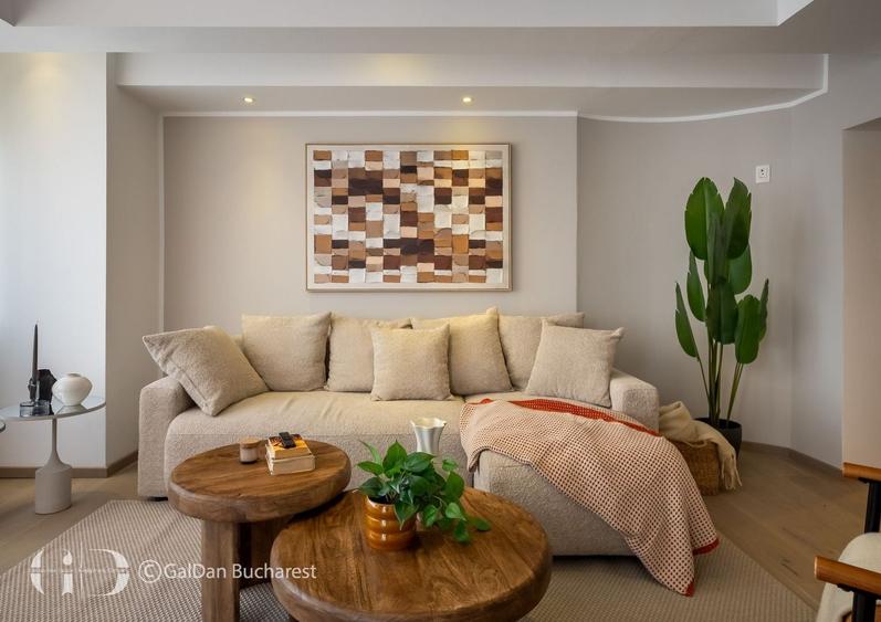 Apartament cu 4 camere, mobilat în P-ța Romană