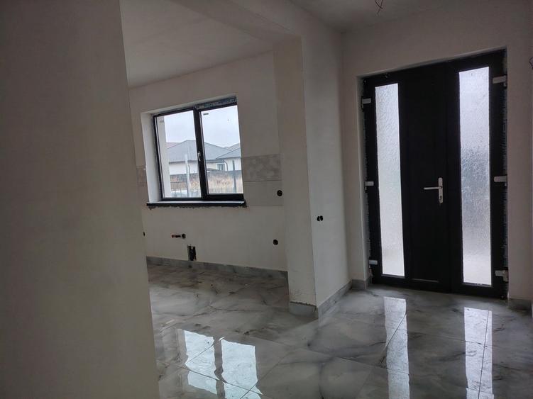 Casă cu 4 camere în Sânpetru