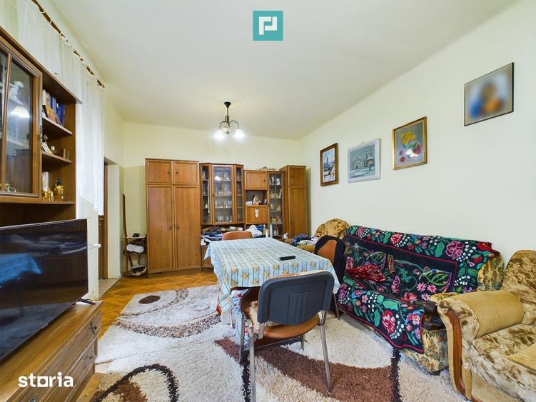 Casă cu 10 camere cu Teren 554 Mp în UTA