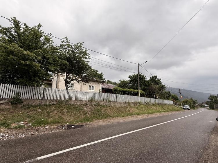 Casă individuală cu 3 camere cu Garaj în Poiana Teiului