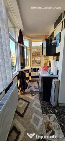 Apartament cu 4 camere decomandat în Central