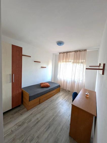 Apartament cu 4 camere decomandat în Gară