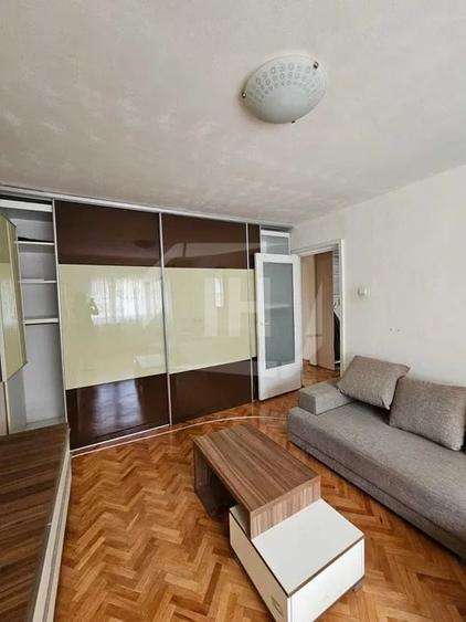 Apartament cu 3 camere decomandat, mobilat în Între Lacuri